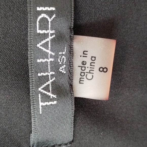 Tahari black long sleeve dress Sz 8 Beautiful design, long expose zipper in back - Picture 14 of 15